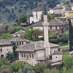 Moskeija Gjirokasterin kaupungissa