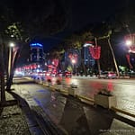 Pyramidin ohittava bulevardi Tiranassa