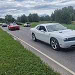 noburnout Autot ajavat tiellä. Liikennemerkissä lukee: no burn out