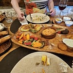 Runsas ravintola-annos turistiravintolassa Beratissa
