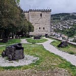 Tykki Gjirokasterin linnan pihalla
