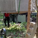 Vankkuri lasketaan nosturilla paikoilleen